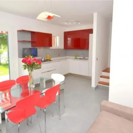 Terraced House With Swimming Pool Апартаменты Бибионе