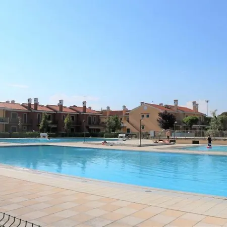 Villa Terraced House With Private Garden *