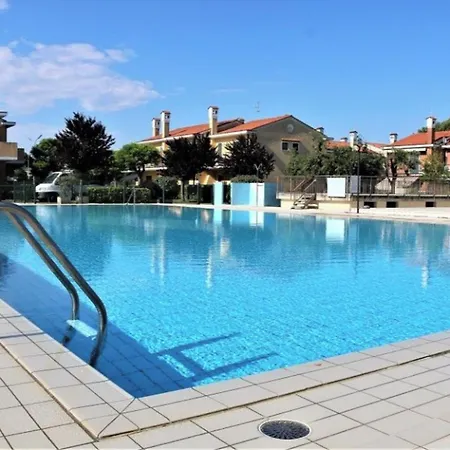 וילה Terraced House With Private Garden *
