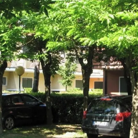 Terraced House With Private Garden וילה ביביונה