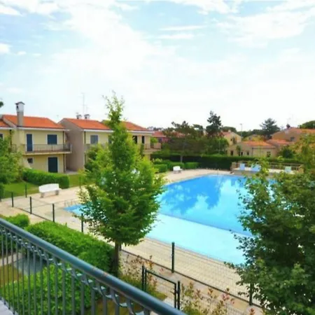 Terraced House With Private Garden וילה
