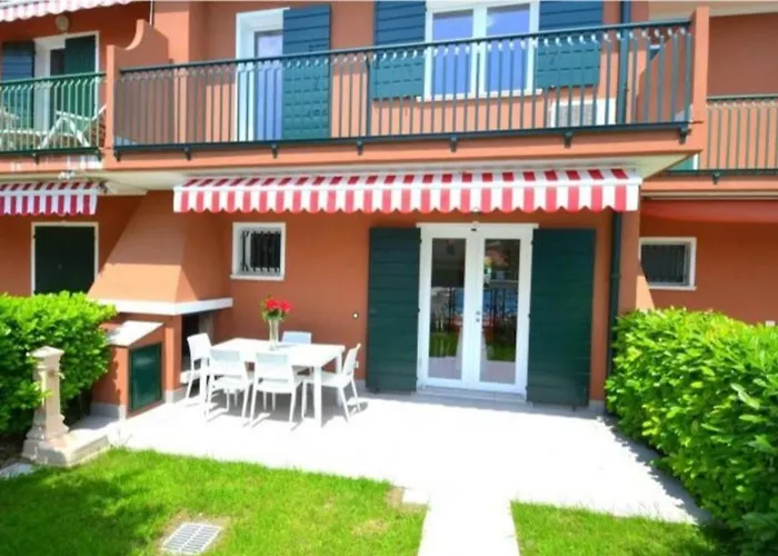 Villa Terraced House With Private Garden