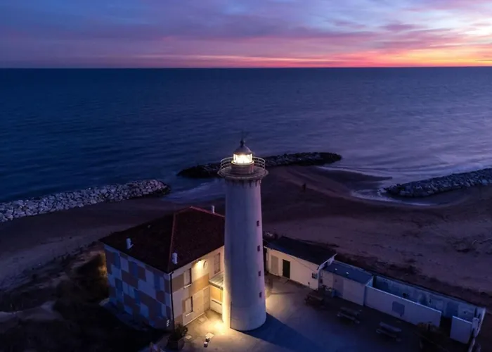 Villa Terraced House With Private Garden