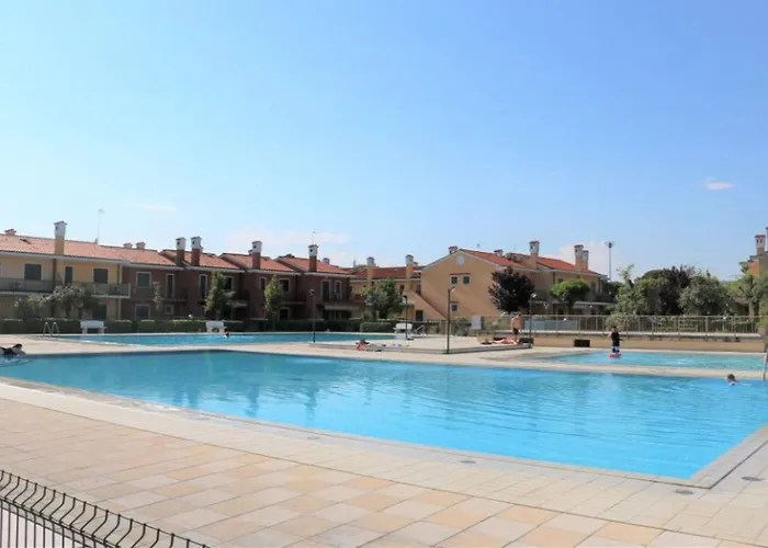 Βίλα Terraced House With Private Garden *